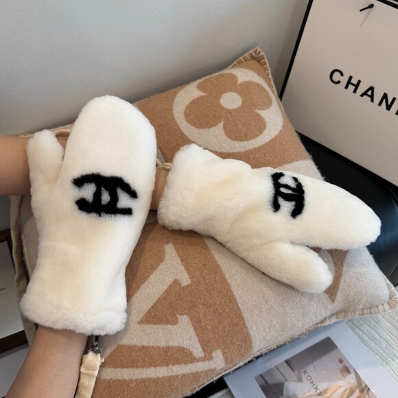 Chanel plush thermal gloves - Picture 8 of 8